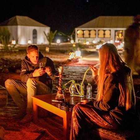 The White Camp - Your Merzouga Luxury Desert Camp & Erg Chebbi Dunes Camel Riding エクステリア 写真