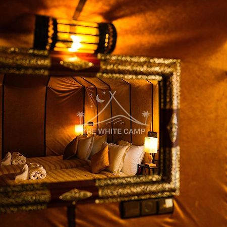 The White Camp - Your Merzouga Luxury Desert Camp & Erg Chebbi Dunes Camel Riding エクステリア 写真