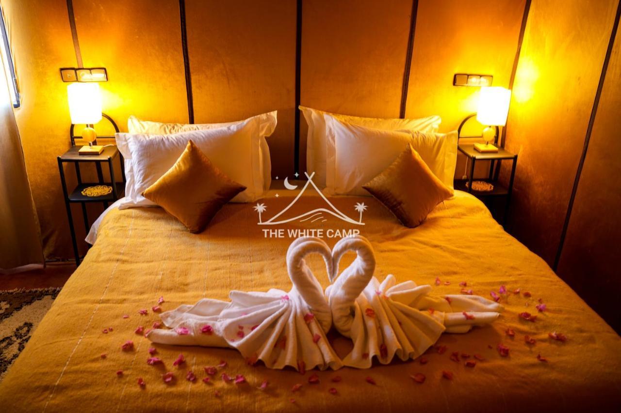 The White Camp - Your Merzouga Luxury Desert Camp & Erg Chebbi Dunes Camel Riding エクステリア 写真