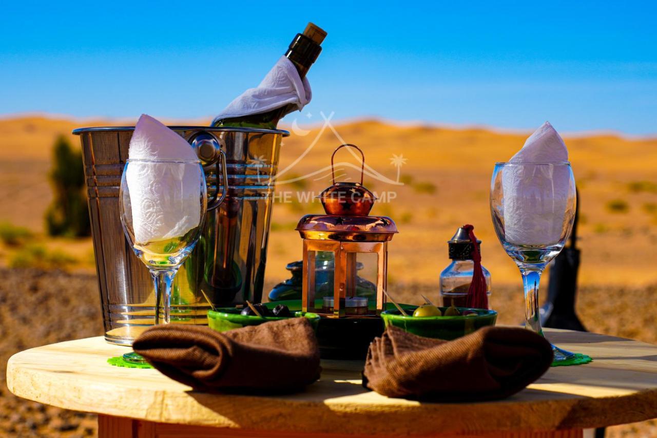 The White Camp - Your Merzouga Luxury Desert Camp & Erg Chebbi Dunes Camel Riding エクステリア 写真