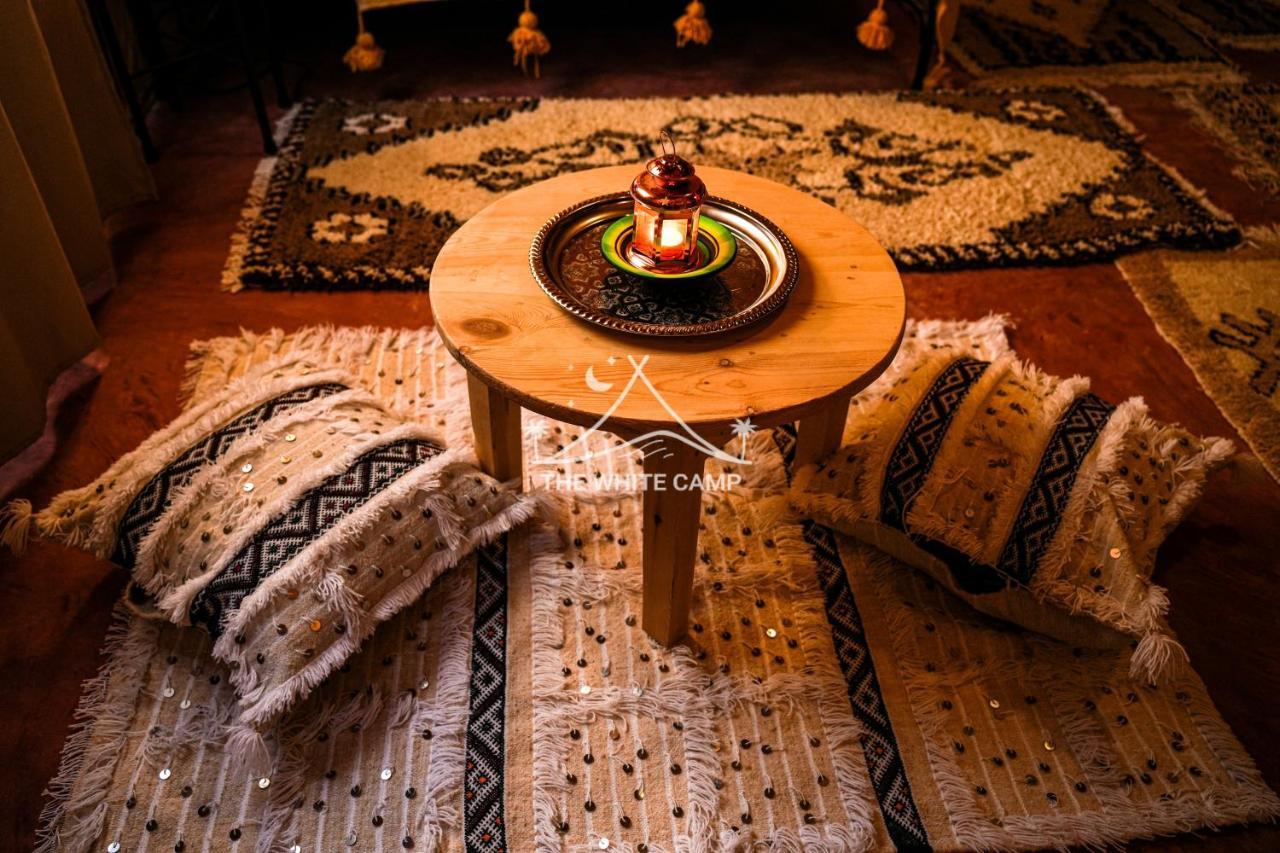 The White Camp - Your Merzouga Luxury Desert Camp & Erg Chebbi Dunes Camel Riding エクステリア 写真