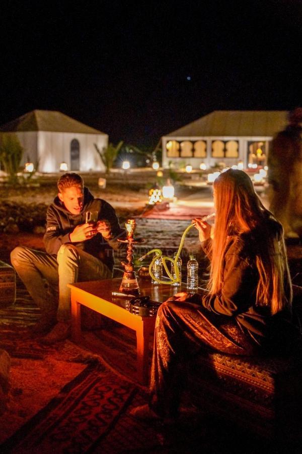 The White Camp - Your Merzouga Luxury Desert Camp & Erg Chebbi Dunes Camel Riding エクステリア 写真