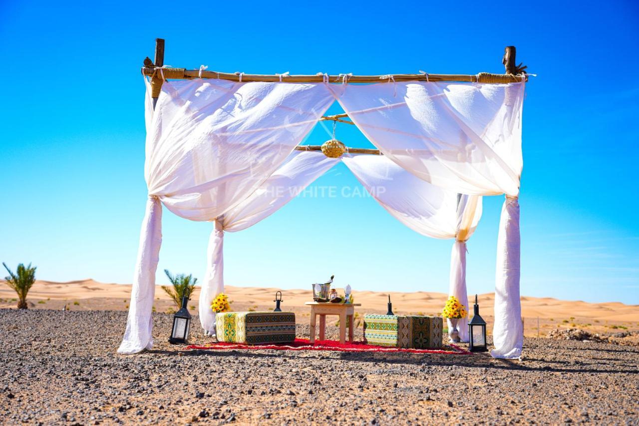 The White Camp - Your Merzouga Luxury Desert Camp & Erg Chebbi Dunes Camel Riding エクステリア 写真