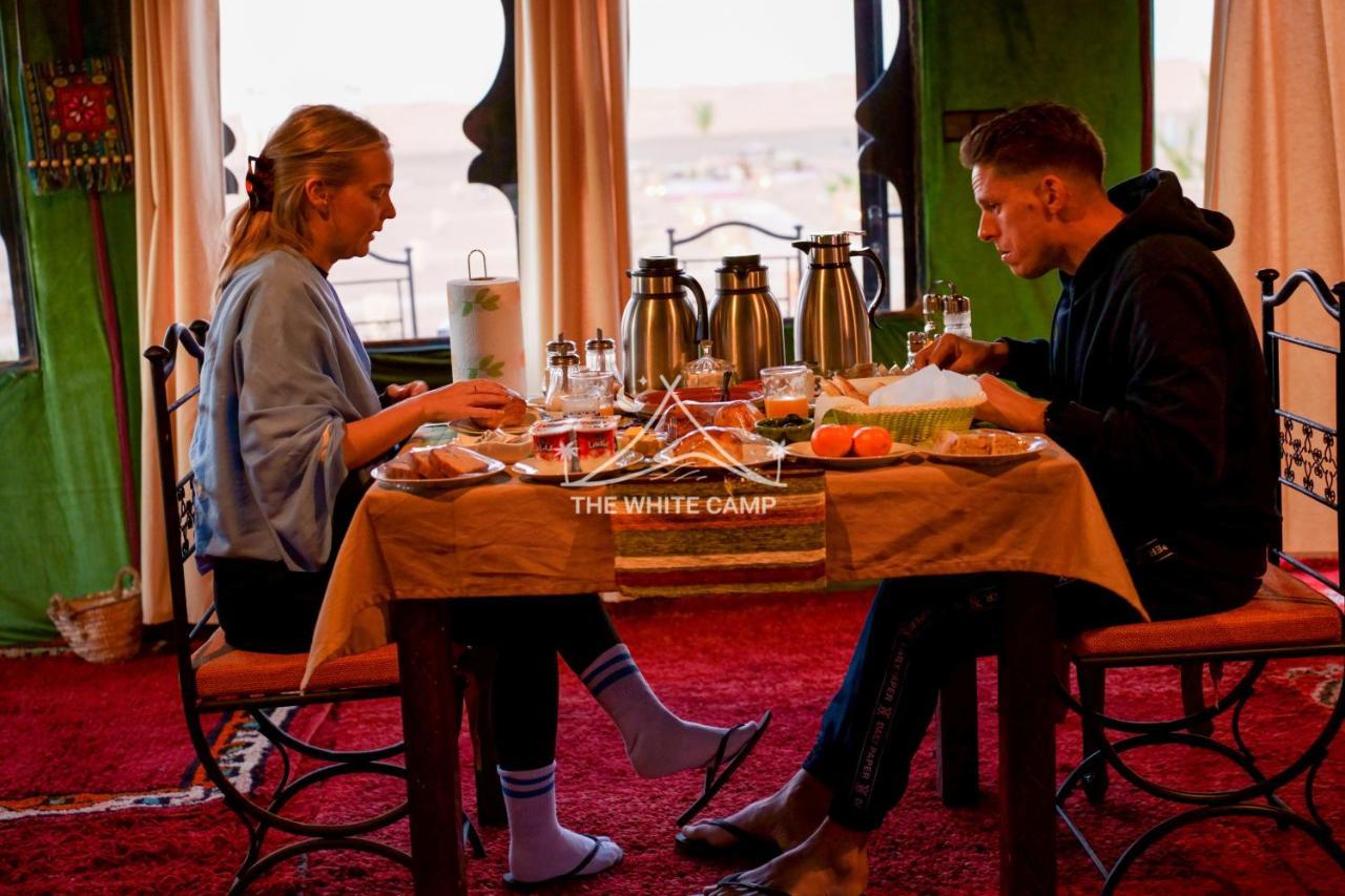 The White Camp - Your Merzouga Luxury Desert Camp & Erg Chebbi Dunes Camel Riding エクステリア 写真