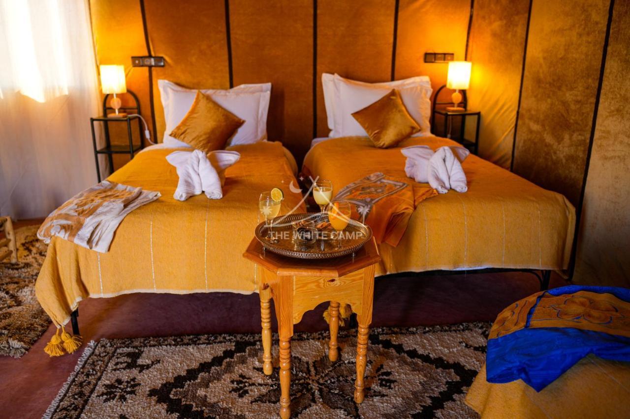 The White Camp - Your Merzouga Luxury Desert Camp & Erg Chebbi Dunes Camel Riding エクステリア 写真