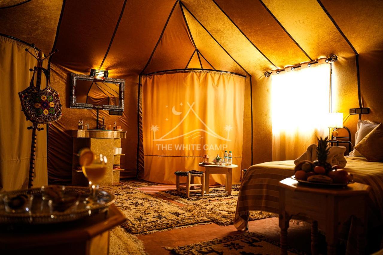 The White Camp - Your Merzouga Luxury Desert Camp & Erg Chebbi Dunes Camel Riding エクステリア 写真