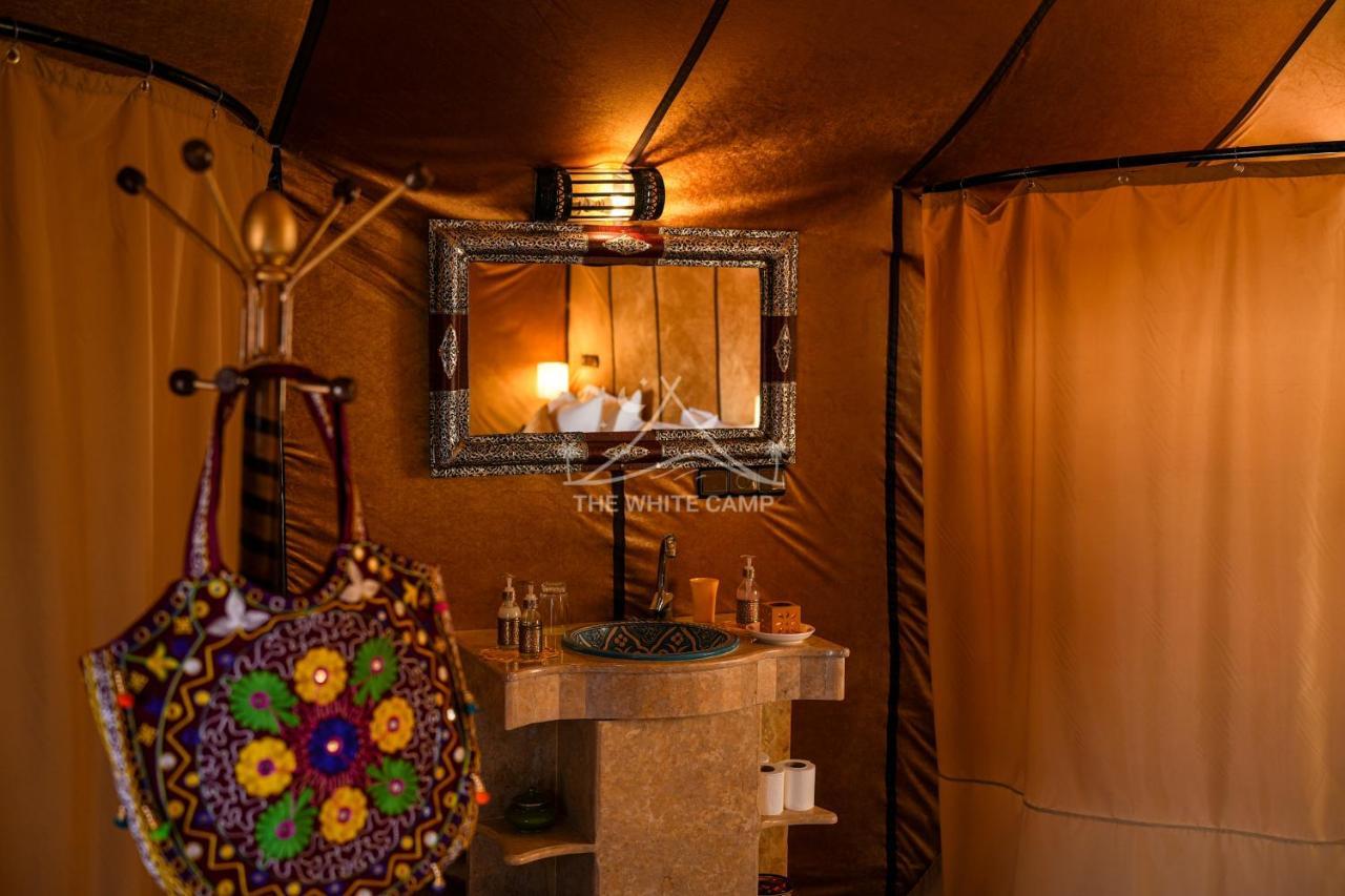 The White Camp - Your Merzouga Luxury Desert Camp & Erg Chebbi Dunes Camel Riding エクステリア 写真