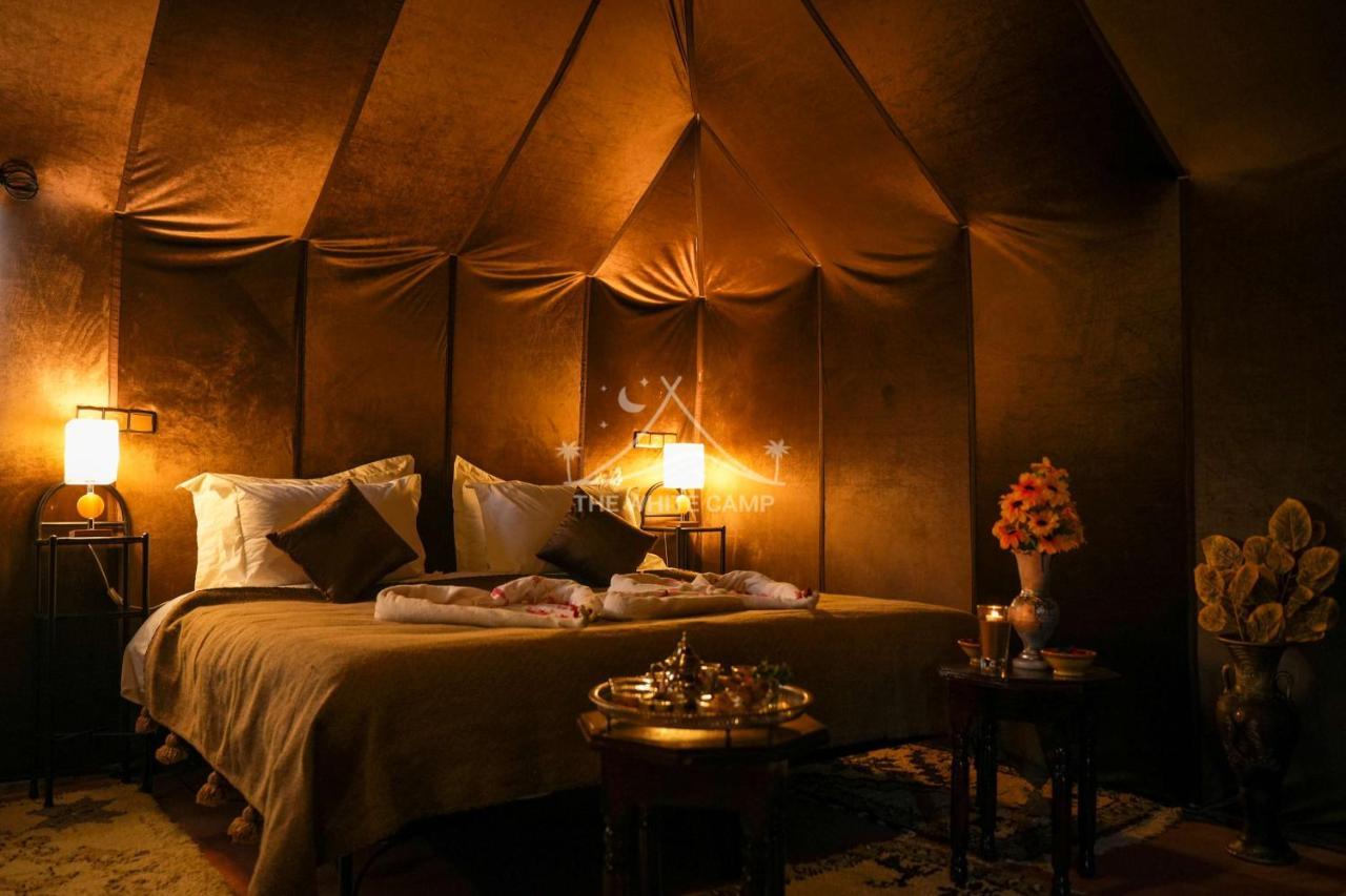 The White Camp - Your Merzouga Luxury Desert Camp & Erg Chebbi Dunes Camel Riding エクステリア 写真