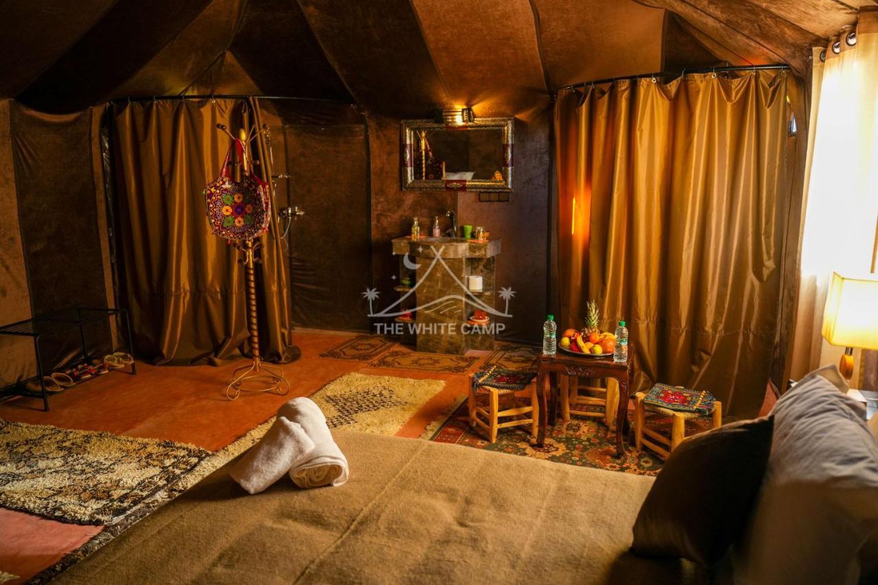The White Camp - Your Merzouga Luxury Desert Camp & Erg Chebbi Dunes Camel Riding エクステリア 写真