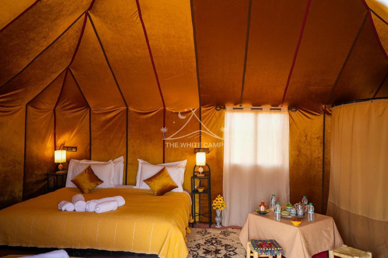 The White Camp - Your Merzouga Luxury Desert Camp & Erg Chebbi Dunes Camel Riding エクステリア 写真