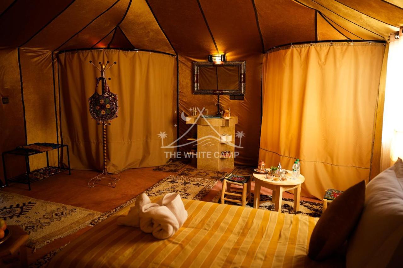 The White Camp - Your Merzouga Luxury Desert Camp & Erg Chebbi Dunes Camel Riding エクステリア 写真