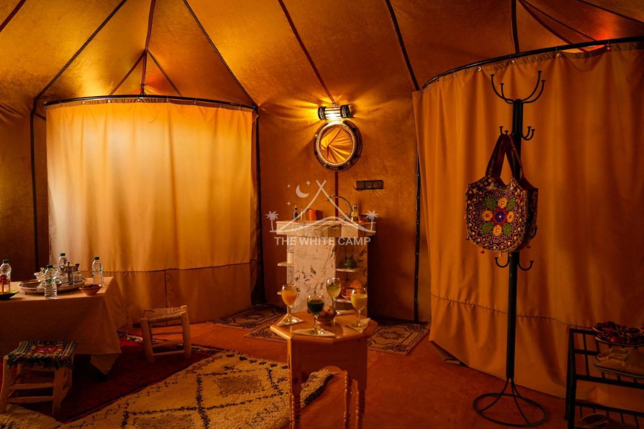 The White Camp - Your Merzouga Luxury Desert Camp & Erg Chebbi Dunes Camel Riding エクステリア 写真