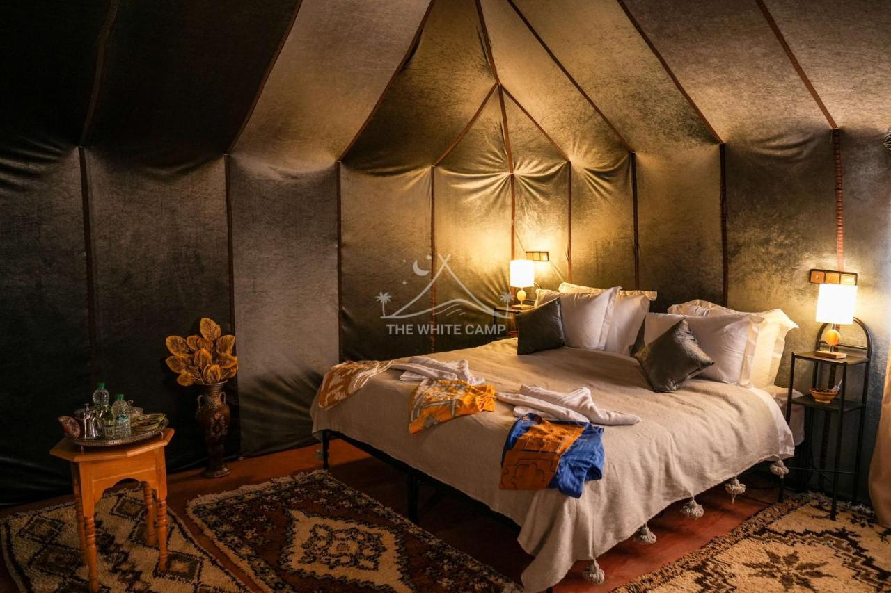 The White Camp - Your Merzouga Luxury Desert Camp & Erg Chebbi Dunes Camel Riding エクステリア 写真