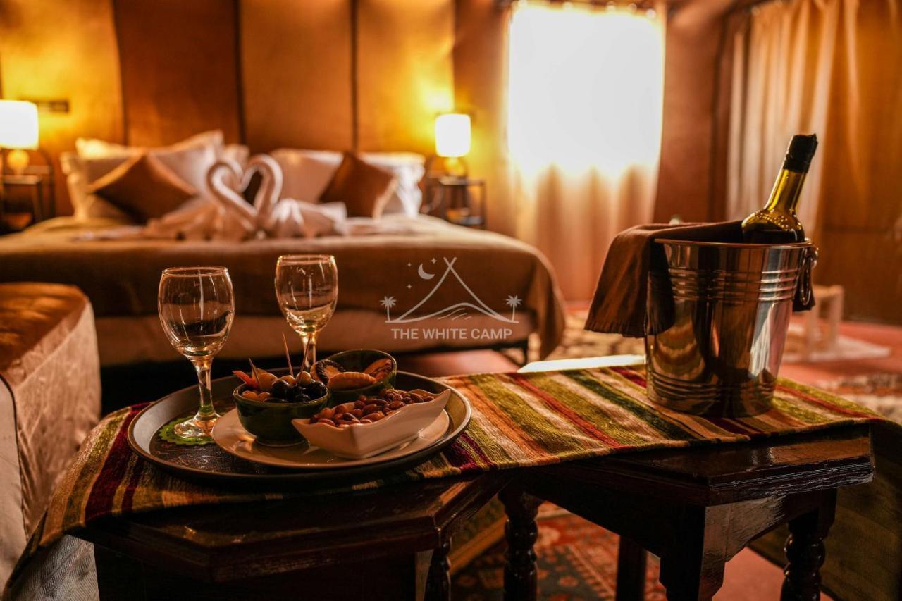 The White Camp - Your Merzouga Luxury Desert Camp & Erg Chebbi Dunes Camel Riding エクステリア 写真