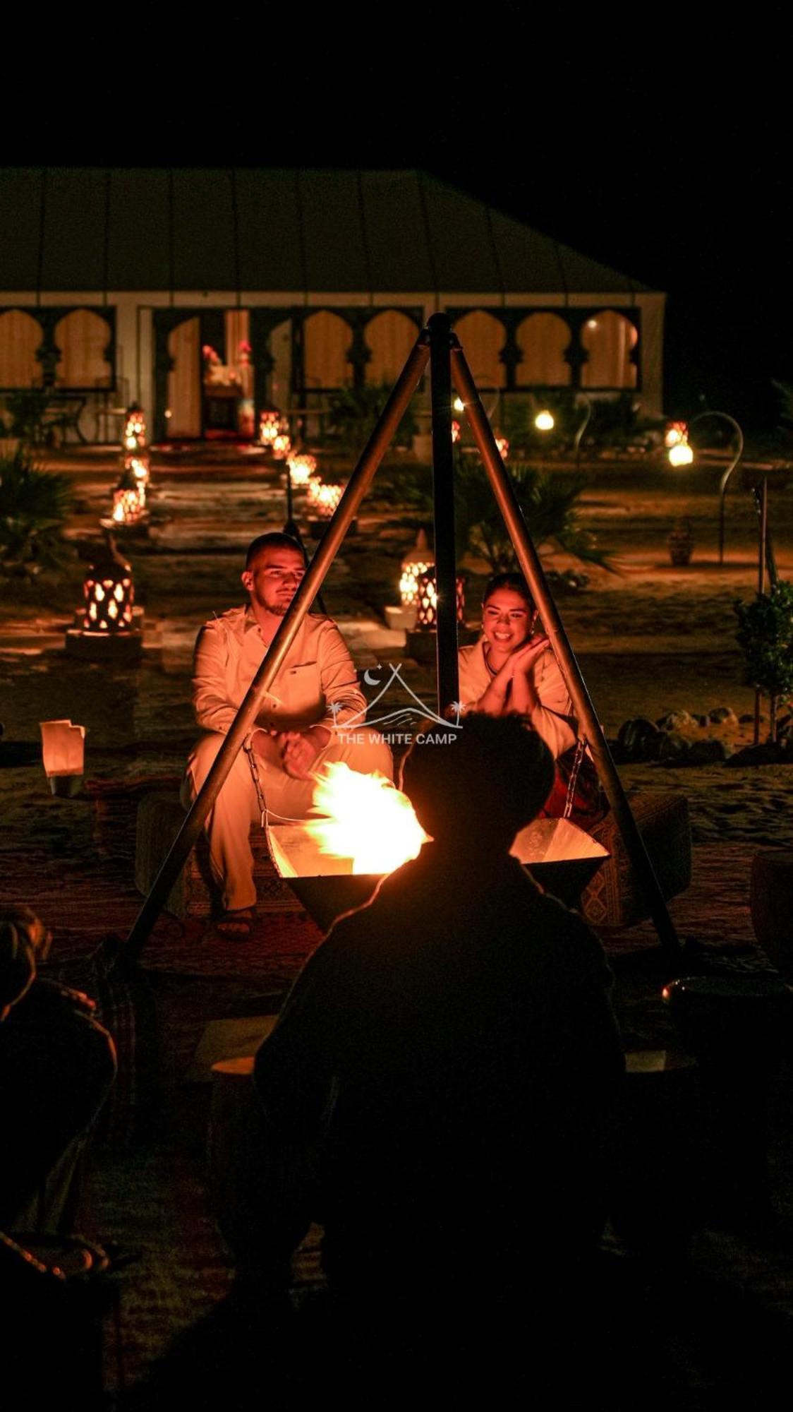 The White Camp - Your Merzouga Luxury Desert Camp & Erg Chebbi Dunes Camel Riding エクステリア 写真