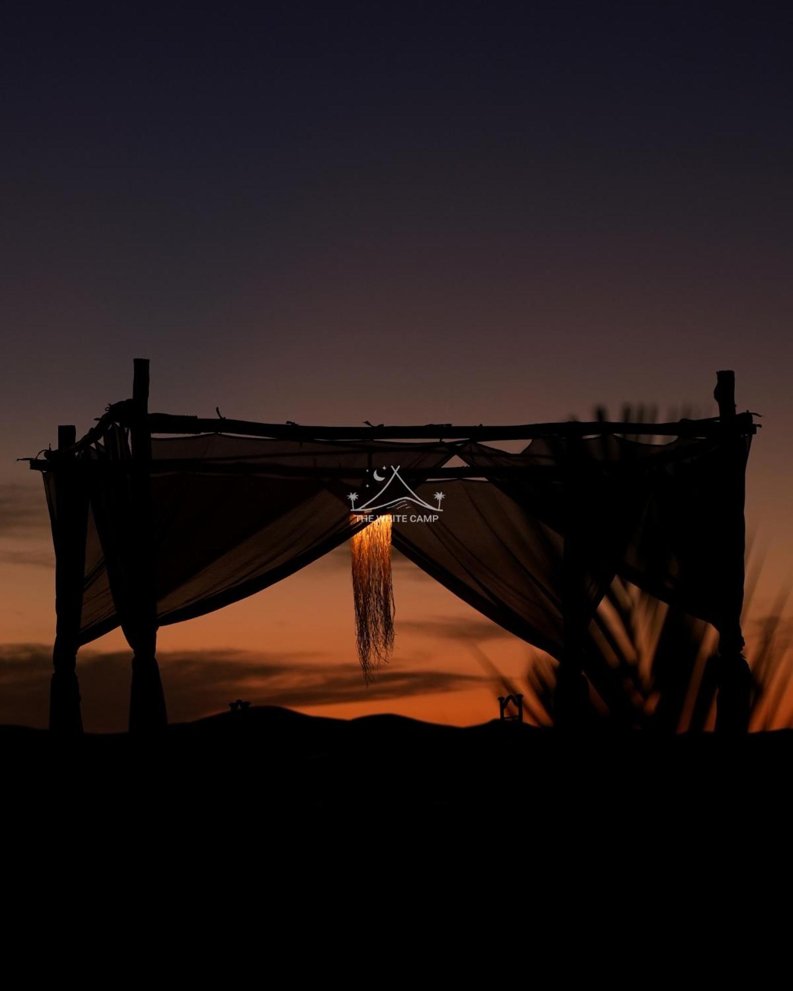 The White Camp - Your Merzouga Luxury Desert Camp & Erg Chebbi Dunes Camel Riding エクステリア 写真