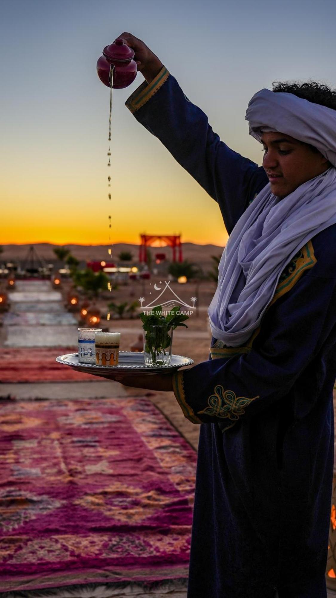 The White Camp - Your Merzouga Luxury Desert Camp & Erg Chebbi Dunes Camel Riding エクステリア 写真