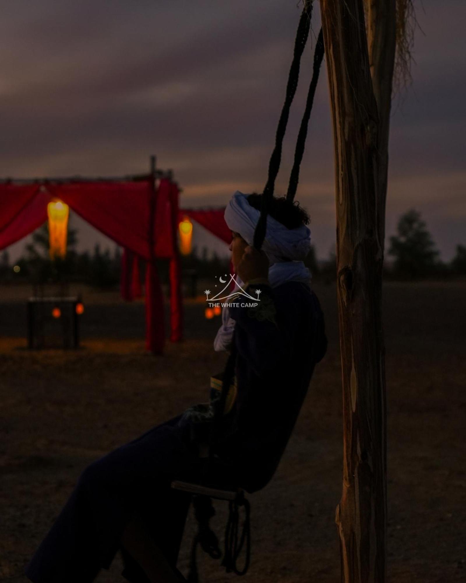 The White Camp - Your Merzouga Luxury Desert Camp & Erg Chebbi Dunes Camel Riding エクステリア 写真