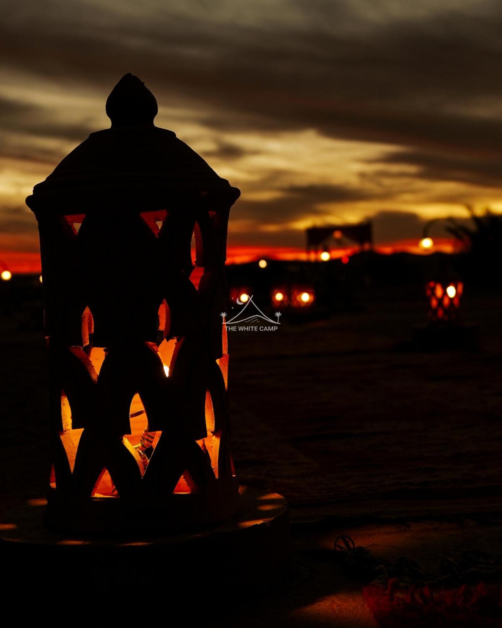 The White Camp - Your Merzouga Luxury Desert Camp & Erg Chebbi Dunes Camel Riding エクステリア 写真