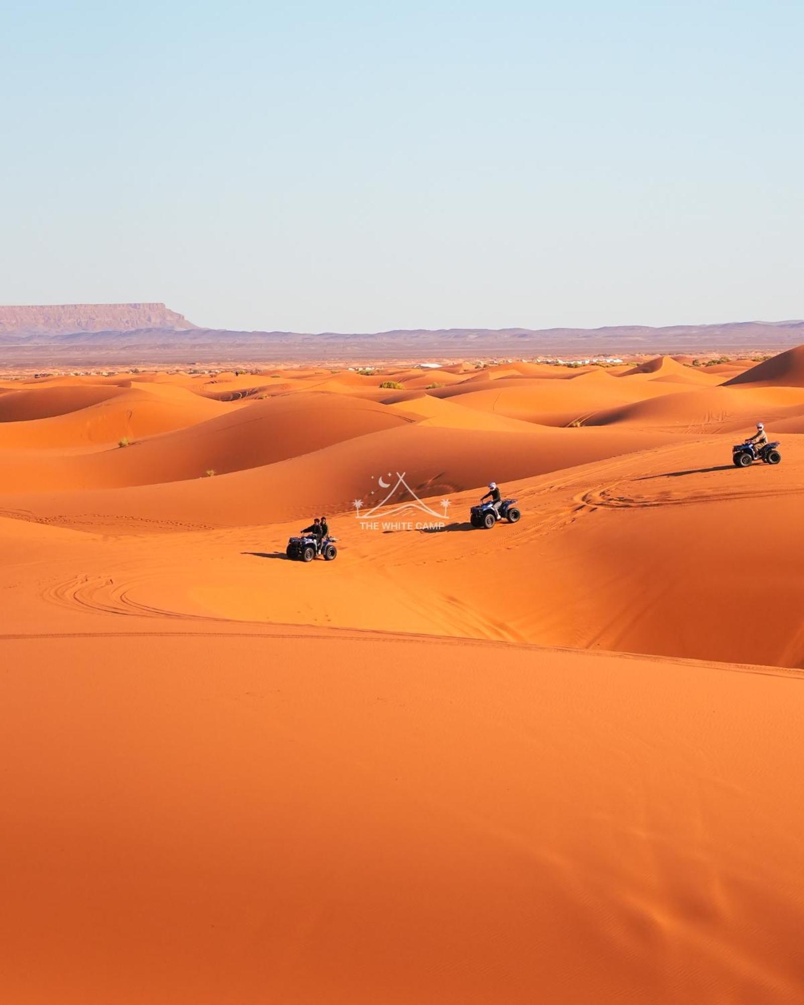 The White Camp - Your Merzouga Luxury Desert Camp & Erg Chebbi Dunes Camel Riding エクステリア 写真