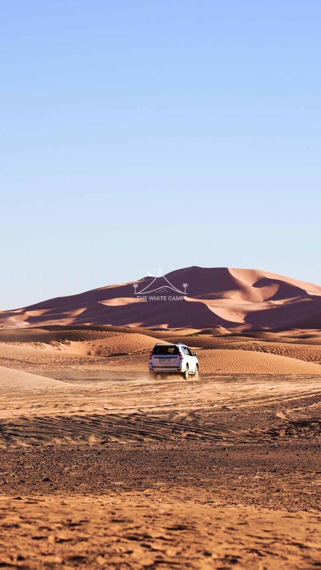 The White Camp - Your Merzouga Luxury Desert Camp & Erg Chebbi Dunes Camel Riding エクステリア 写真