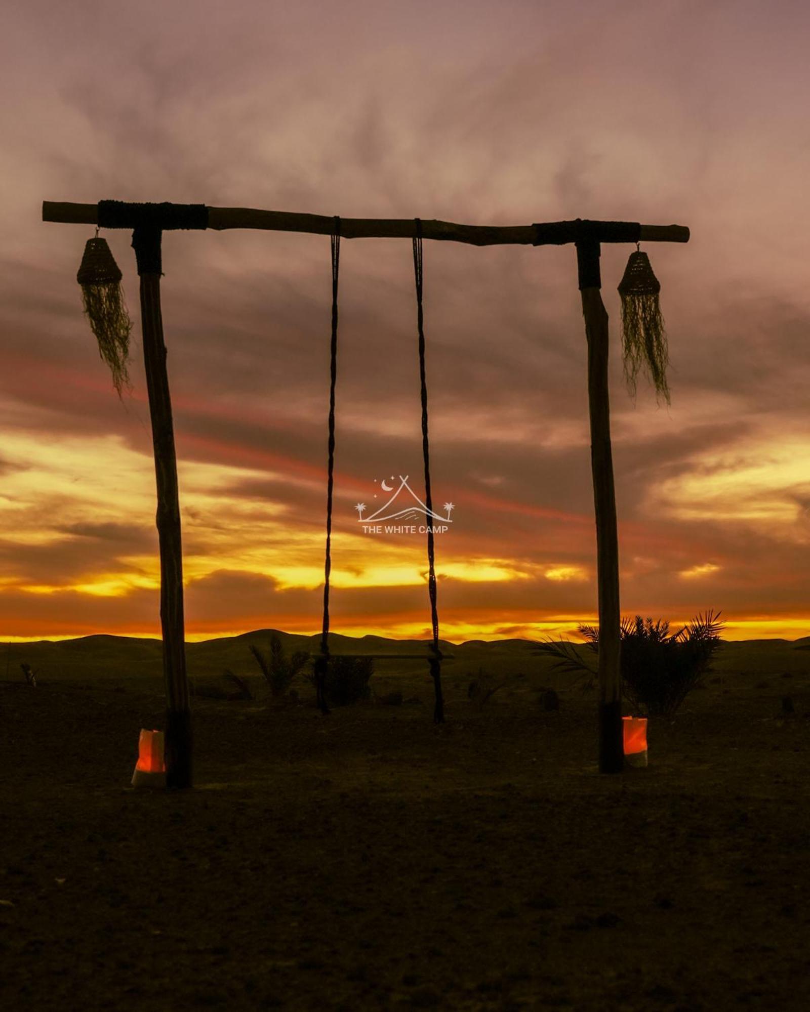 The White Camp - Your Merzouga Luxury Desert Camp & Erg Chebbi Dunes Camel Riding エクステリア 写真