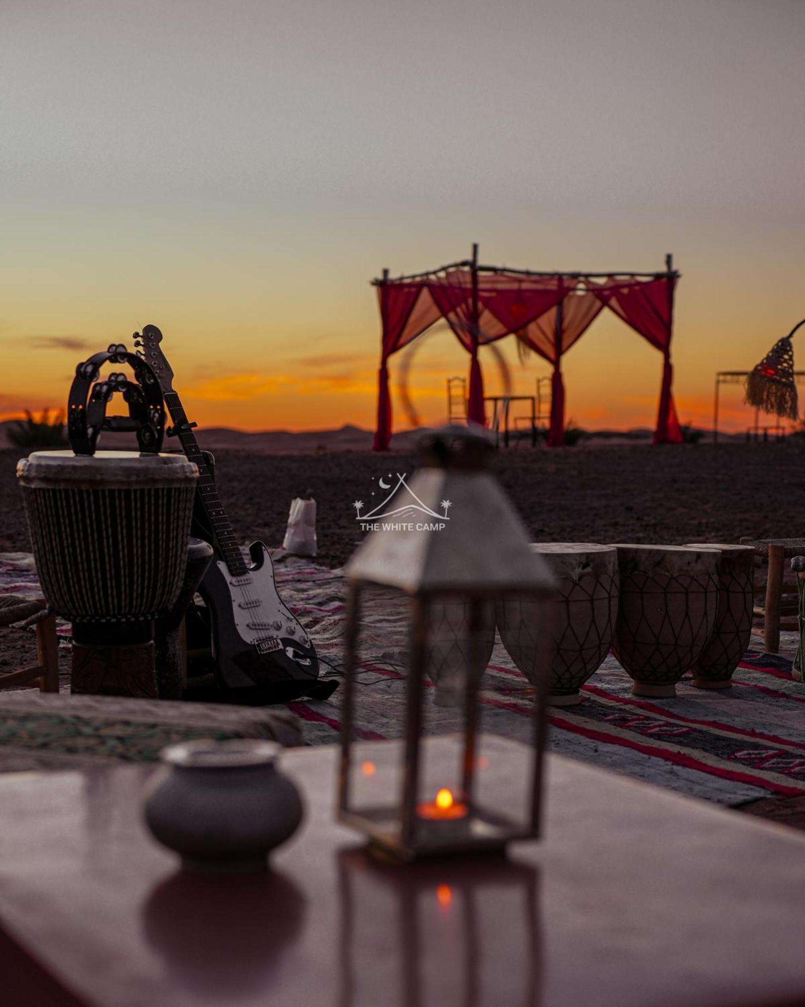 The White Camp - Your Merzouga Luxury Desert Camp & Erg Chebbi Dunes Camel Riding エクステリア 写真
