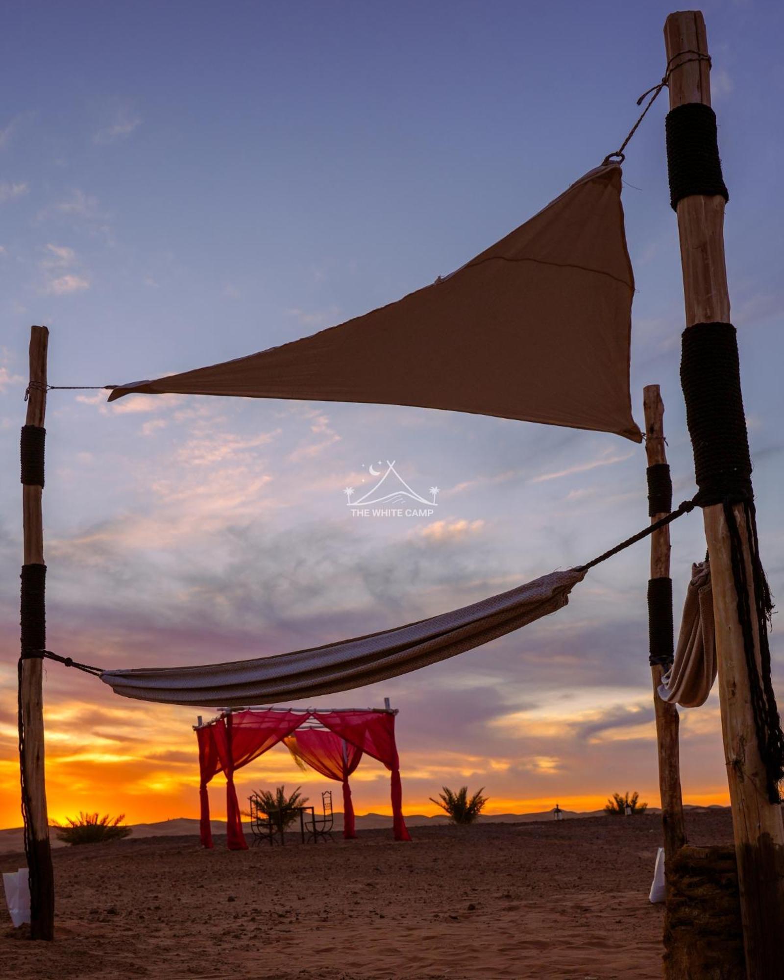 The White Camp - Your Merzouga Luxury Desert Camp & Erg Chebbi Dunes Camel Riding エクステリア 写真