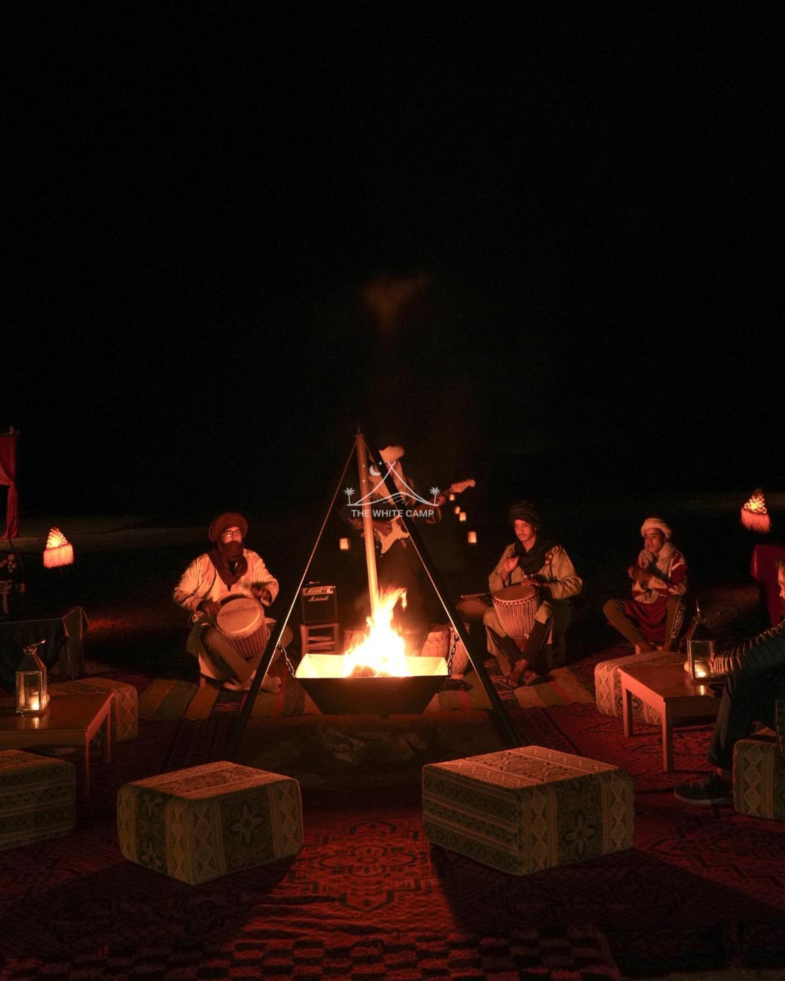 The White Camp - Your Merzouga Luxury Desert Camp & Erg Chebbi Dunes Camel Riding エクステリア 写真