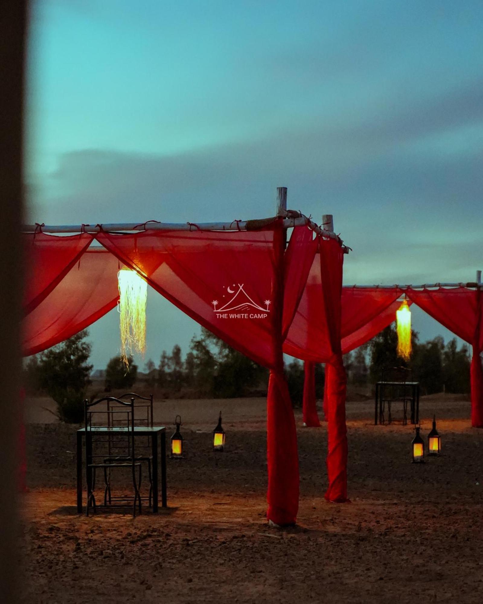 The White Camp - Your Merzouga Luxury Desert Camp & Erg Chebbi Dunes Camel Riding エクステリア 写真
