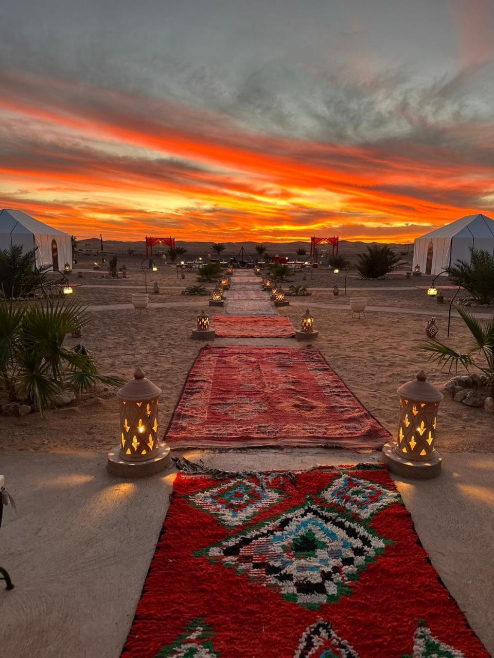 The White Camp - Your Merzouga Luxury Desert Camp & Erg Chebbi Dunes Camel Riding エクステリア 写真